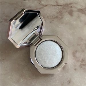 Fenty Beauty “How Many Carats?” Highlighter MINI